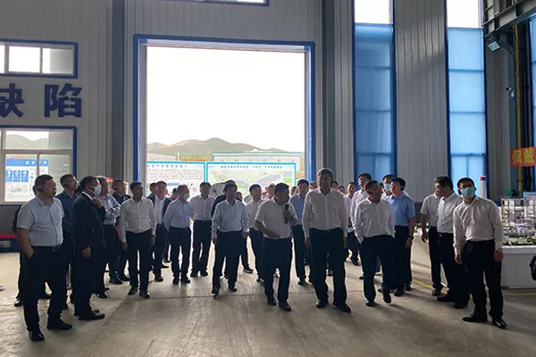 內(nèi)蒙古自治區(qū)黨委常委、通遼市委書記孟憲東攜考察團(tuán)到一諾環(huán)境考察指導(dǎo)